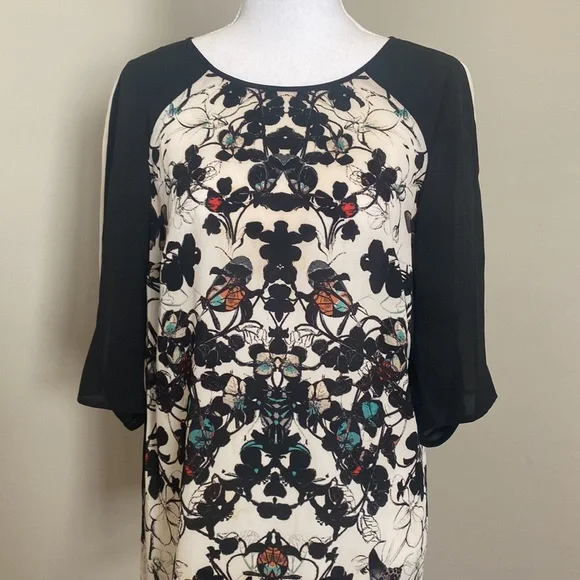 Black & White 3/4 sleeve Blouse with Cut-out Back & Geometric Design Front - Picture 2 of 7